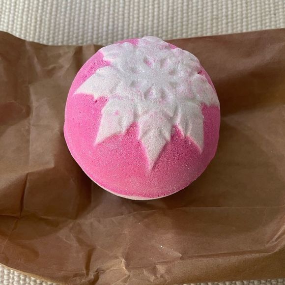 Lush - Snow Fairy - Bath Bomb - Picture 2 of 3